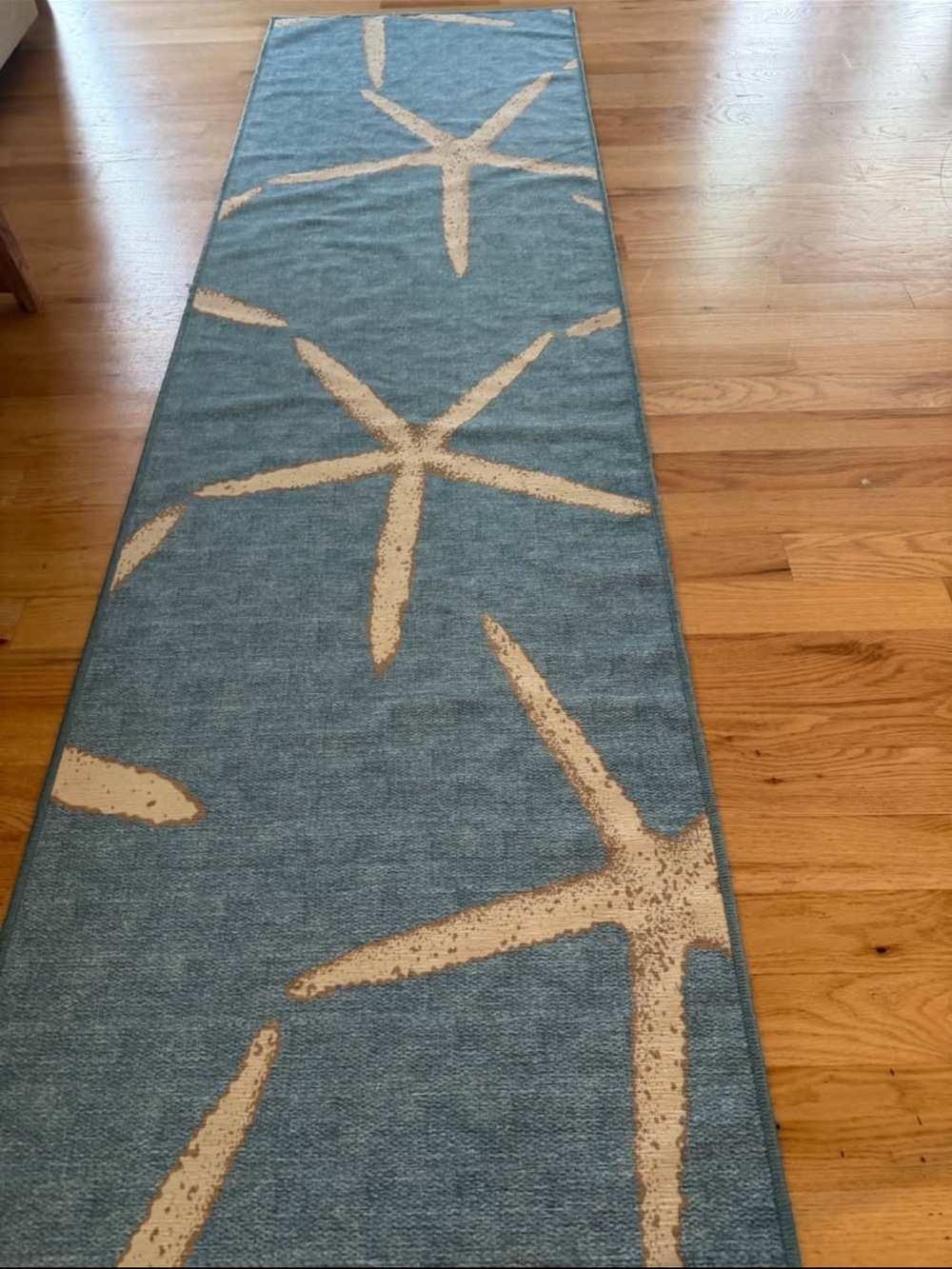 Ruggable Pale Blue Starfish Round Rug & Runner -Gold Starfish Pattern - Picture 9 of 10